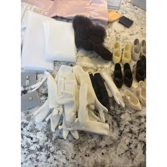 Franklin Mint Jackie Kennedy Doll with Wardrobe Trunk Outfits Accessories Book - Picture 5 of 16